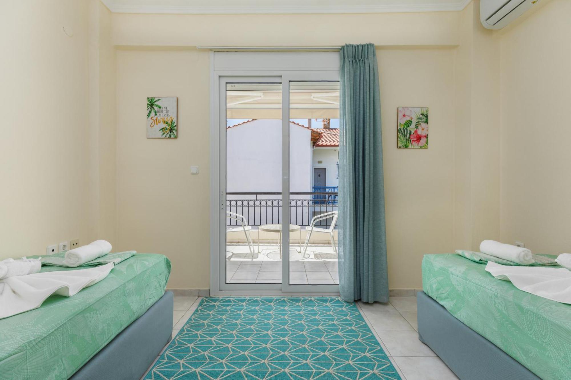 Alexandra'S Maisonette. Paralia Dionisiou Eksteriør billede