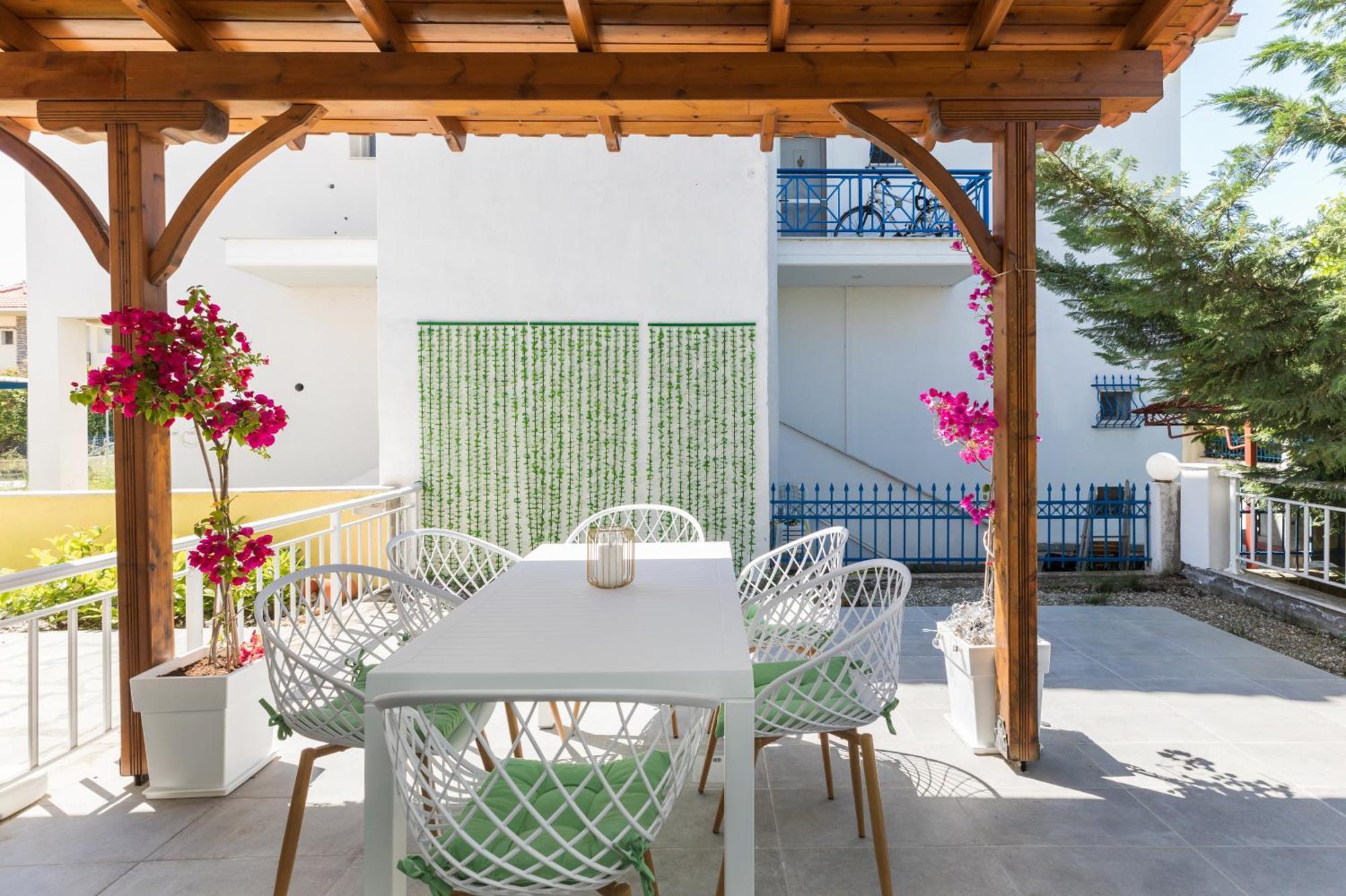 Alexandra'S Maisonette. Paralia Dionisiou Eksteriør billede