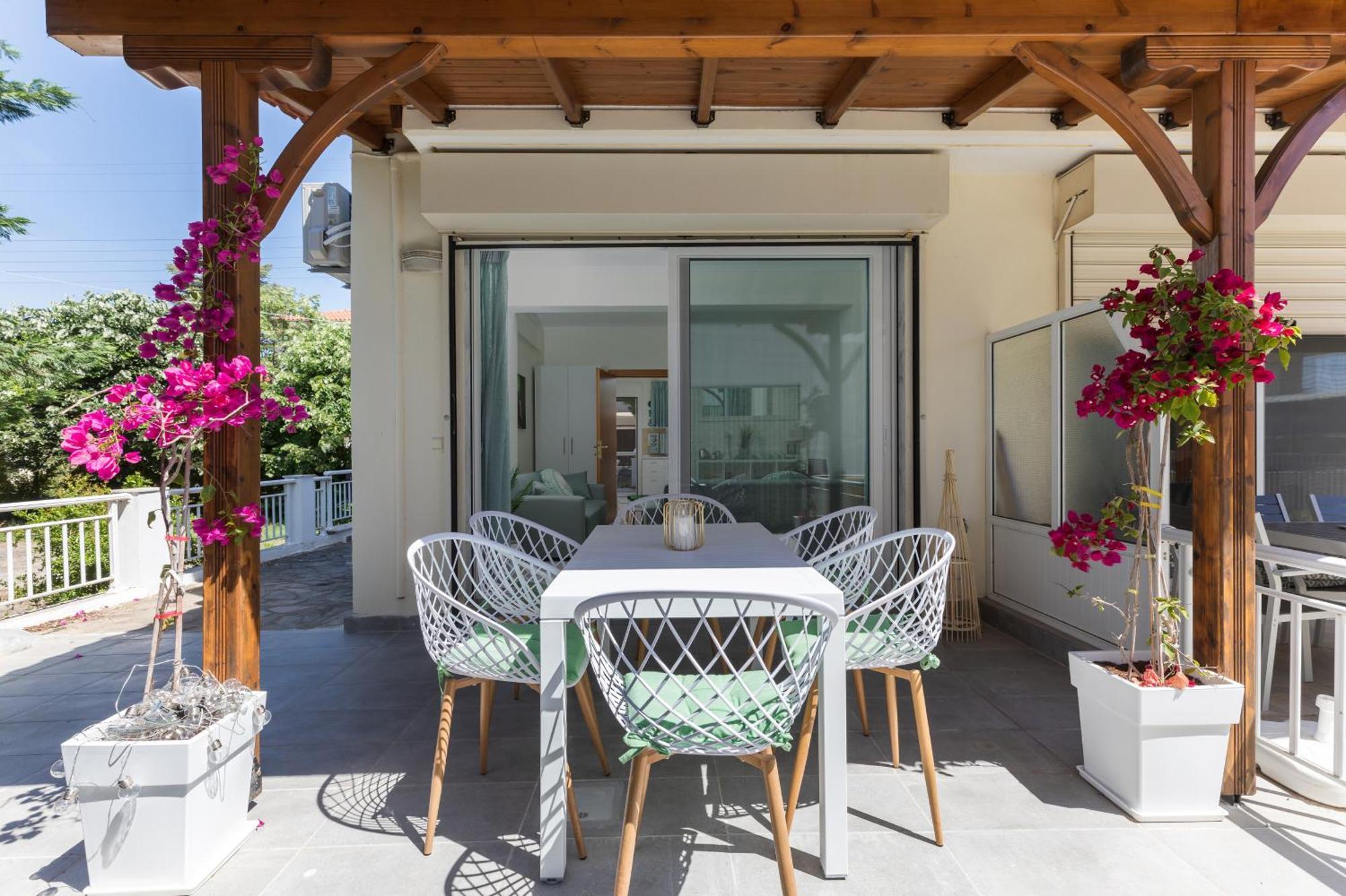 Alexandra'S Maisonette. Paralia Dionisiou Eksteriør billede